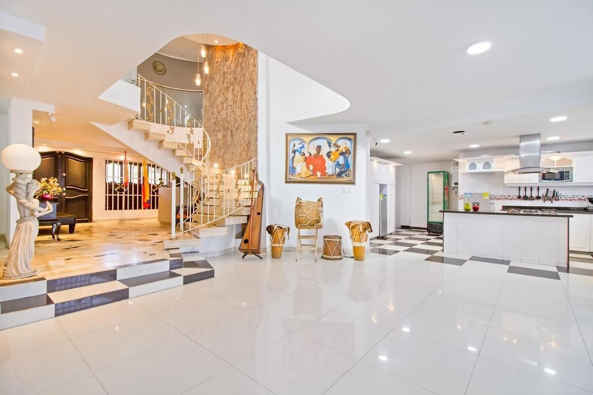 Beautiful House 3 Minutes From Historic Downtown *