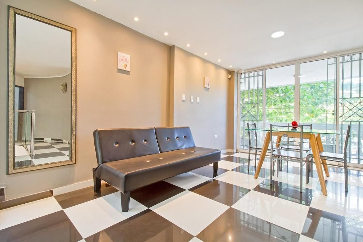 Сasa de vacaciones Beautiful House 3 Minutes From Historic Downtown