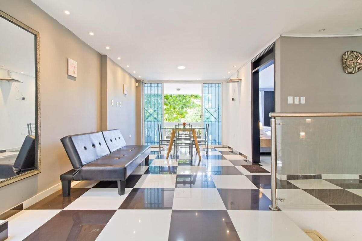 Beautiful House 3 Minutes From Historic Downtown Сasa de vacaciones *
