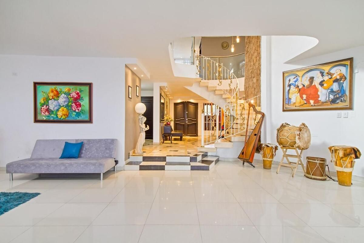 Beautiful House 3 Minutes From Historic Downtown