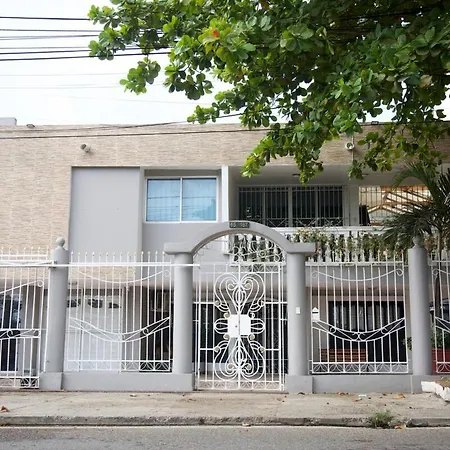 Beautiful House 3 Minutes From Historic Downtown Cartagena