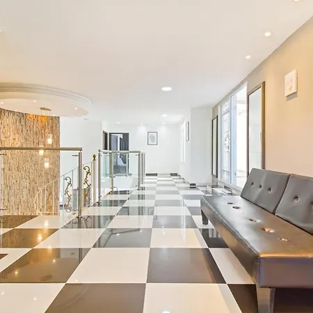Beautiful House 3 Minutes From Historic Downtown *