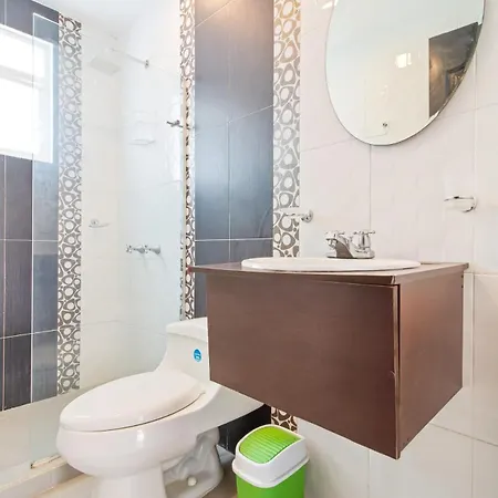 Beautiful House 3 Minutes From Historic Downtown Сasa de vacaciones