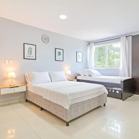 Beautiful House 3 Minutes From Historic Downtown Сasa de vacaciones