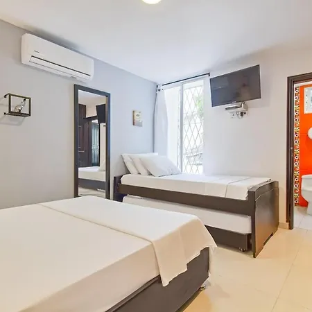 Сasa de vacaciones Beautiful House 3 Minutes From Historic Downtown Cartagena