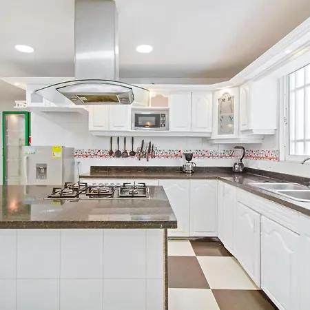 Beautiful House 3 Minutes From Historic Downtown Сasa de vacaciones *