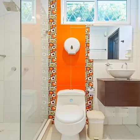 Beautiful House 3 Minutes From Historic Downtown Сasa de vacaciones Cartagena