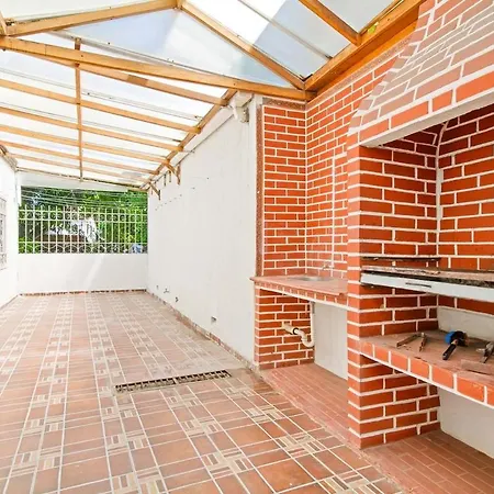 Beautiful House 3 Minutes From Historic Downtown Сasa de vacaciones