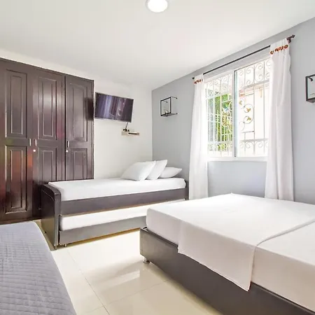 Beautiful House 3 Minutes From Historic Downtown *