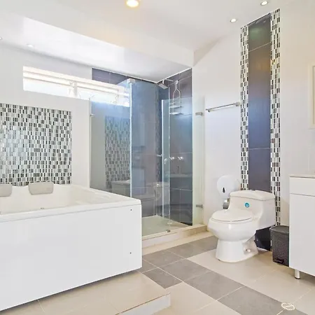 Сasa de vacaciones Beautiful House 3 Minutes From Historic Downtown