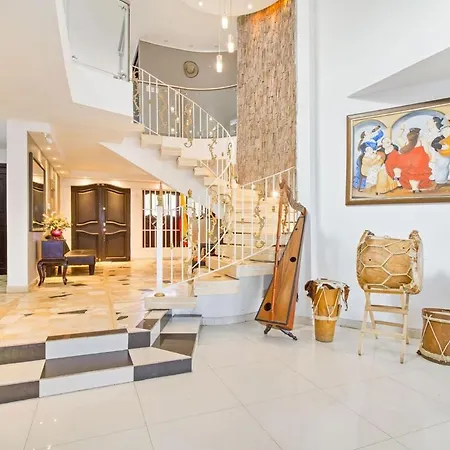 Сasa de vacaciones Beautiful House 3 Minutes From Historic Downtown