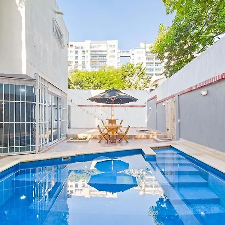 Beautiful House 3 Minutes From Historic Downtown Сasa de vacaciones