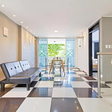 Beautiful House 3 Minutes From Historic Downtown Сasa de vacaciones *