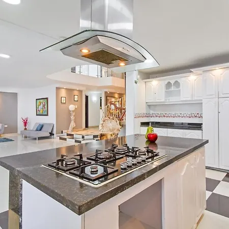 Beautiful House 3 Minutes From Historic Downtown
